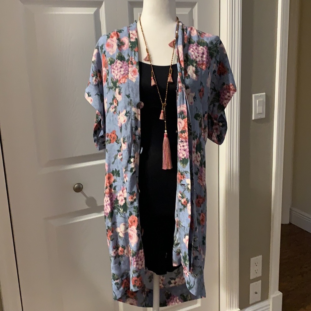 VICI Kimono Dress in Floral Print - Versatile